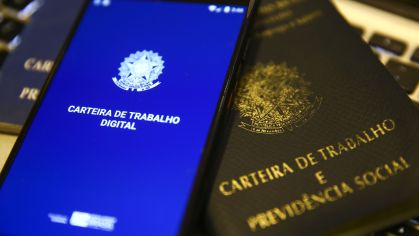 Carteira de trabalho completa 80 anos em busca da modernidade