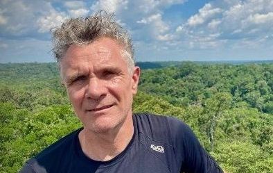 Família de Dom Phillips confirma que corpo do jornalista chegará hoje ao RJ