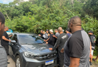 Torcedores do Botafogo invadem centro técnico e cobram jogadores por desempenho