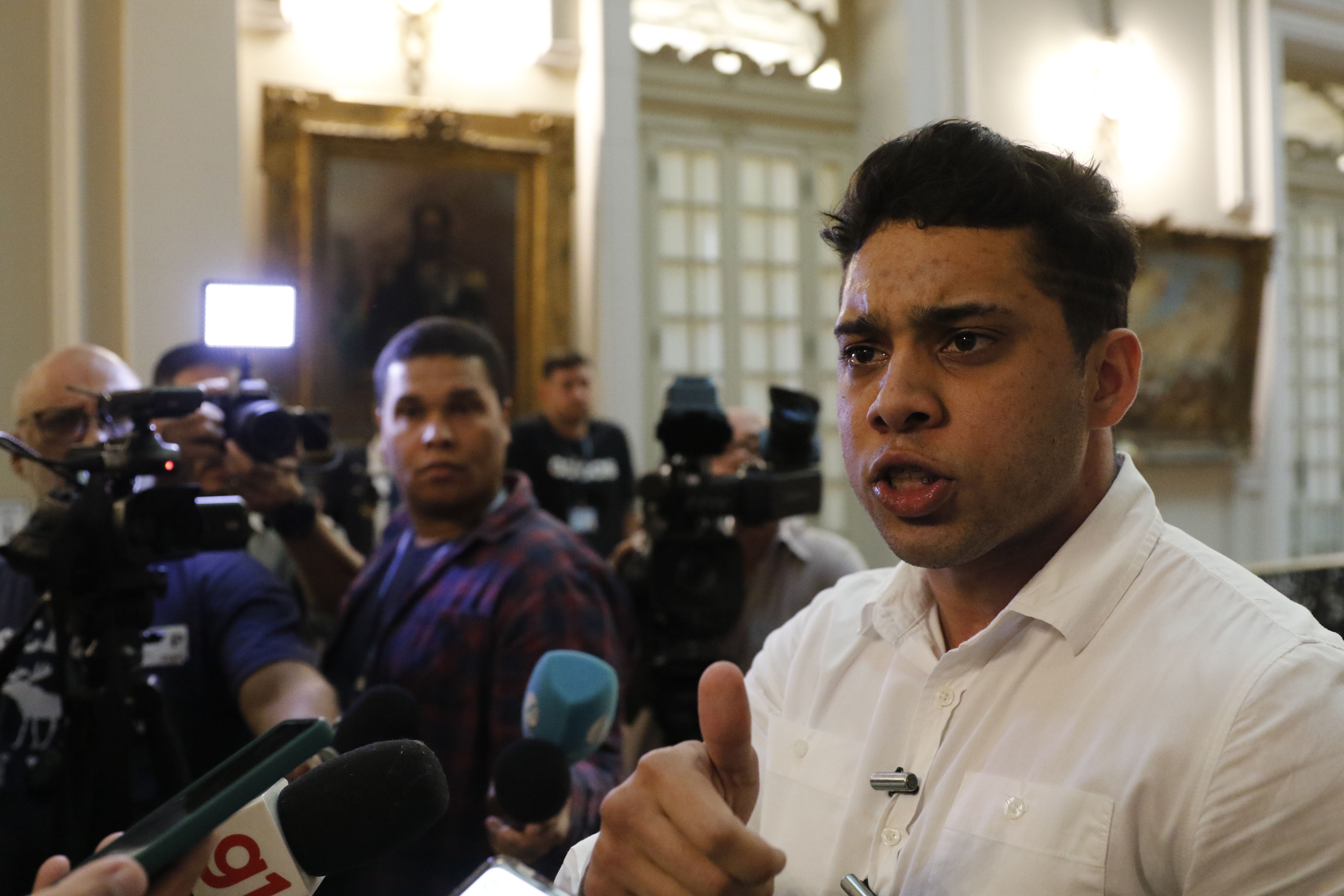 O vereador Gabriel Monteiro (PL) na Câmara Municipal do Rio durante o processo ético-disciplinar no Conselho de Ética e Decoro Parlamentar por suposta quebra de decoro.
