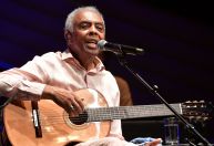 Ícone da MPB, Gilberto Gil completa 80 anos