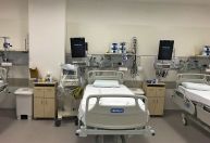 Prontos-socorros têm espera de até 2 horas devido à Covid, diz presidente do Sindhosp