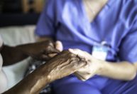 Lei sobre cuidado de pessoas com Alzheimer é sancionada