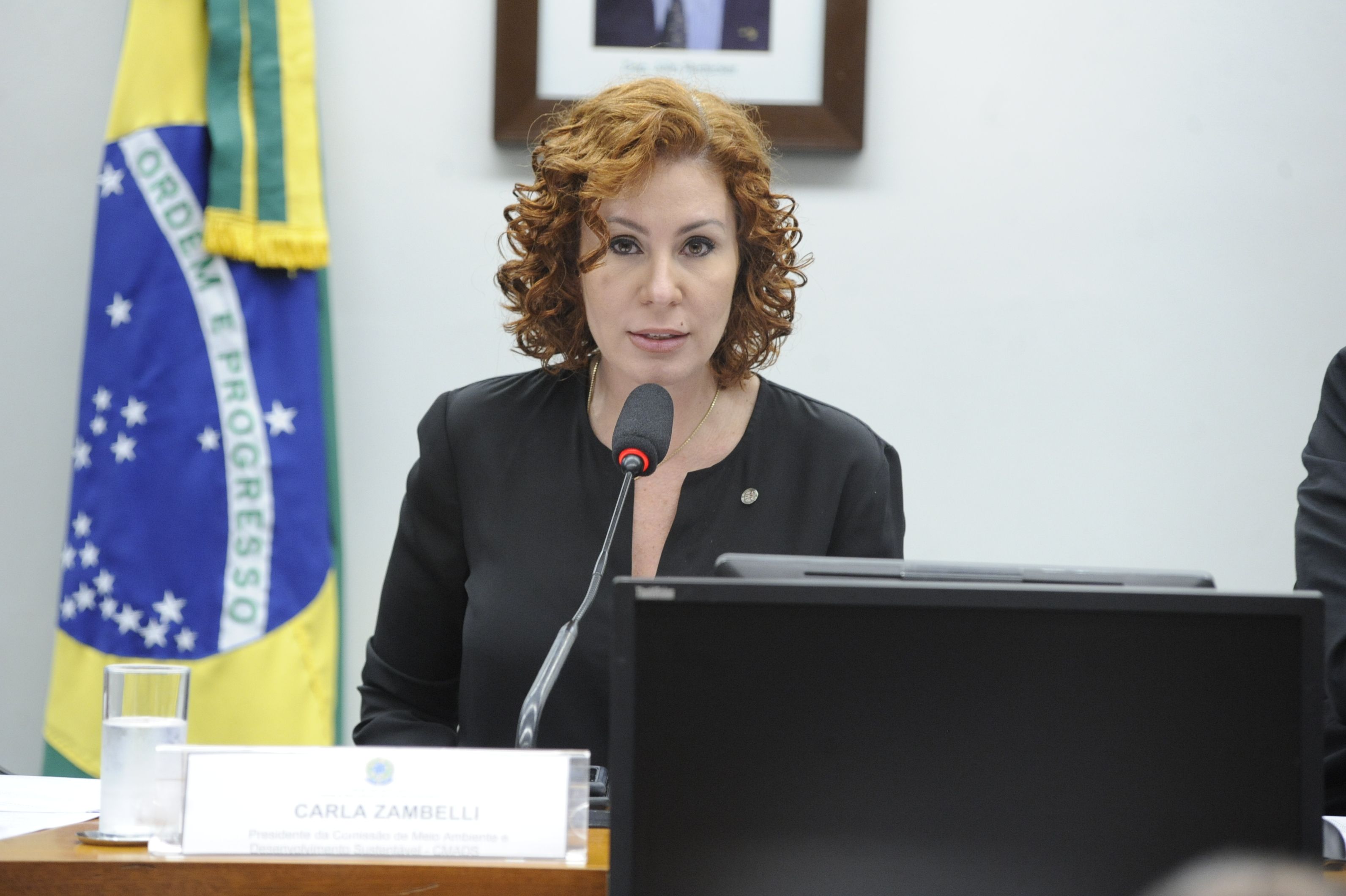 Imagem de destaque do post: Justiça libera remédios para Zambelli e marca nova audiência