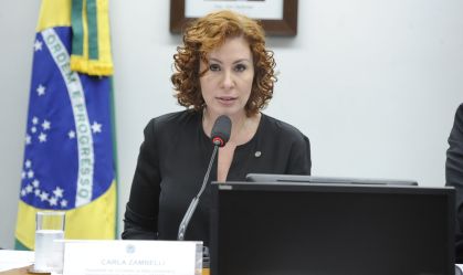 Justiça libera remédios para Zambelli e marca nova audiência