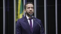 Conselho de Ética da Câmara aprova suspender André Janones por três meses