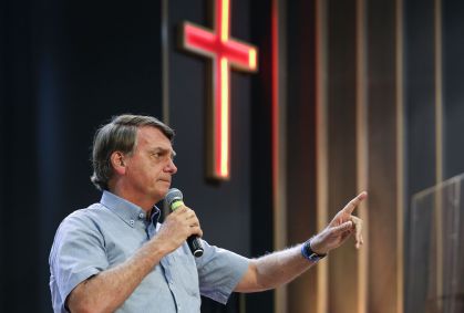 Moraes autoriza Bolsonaro receber auxílio religioso uma vez por semana