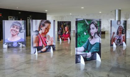 Exposição sobre mães de pessoas com doenças raras traz visibilidade a enfermidades