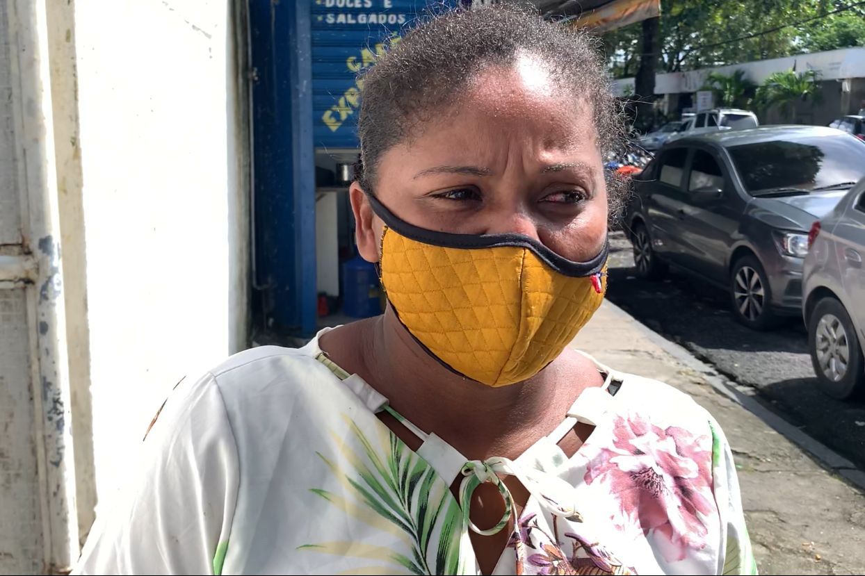 Maria Derlen perdeu o tio, vítima das chuvas no Recife / Diego Barros/CNN