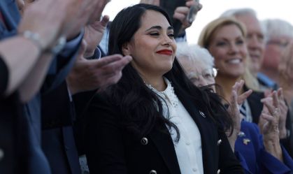 Conheça Mayra Flores, a primeira deputada dos EUA nascida no México