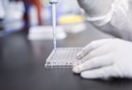 Estudo identifica fator genético que pode levar à proteção contra a Covid-19