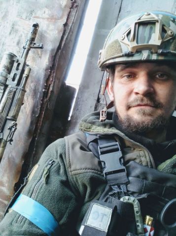 Acredita-se que o agente policial Daniil Safonov tenha morrido em um ataque de morteiros em Mariupol, no mês de maio / Twitter