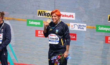 Campeã olímpica, nadadora Ana Marcela ganha ouro no Mundial de Esportes Aquáticos