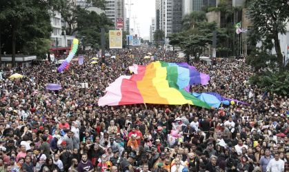 CNN no Plural: Apesar de preconceito e violência, comunidade LGBTQIA+ se fortalece