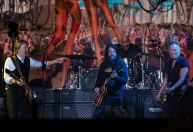 Paul McCartney se junta a Springsteen e Grohl em apresentação épica no Glastonbury