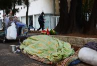 Projeto que impede construção de obstáculos para moradores de rua avança na Câmara