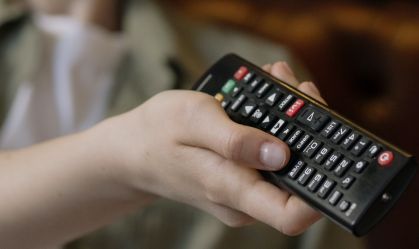 Mercado publicitário avança e supera patamar anterior à pandemia, mostra pesquisa