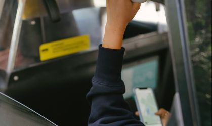 Uber detém 74% das viagens compartilhadas nos EUA, deixando a Lyft "comendo poeira"