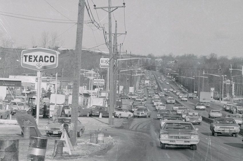 Postos de gasolinada Highway 4, Englewood, Nova Jersey / Bettmann Archive / Getty Images