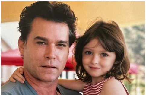 Filha de Ray Liotta compartilha homenagem ao pai no Instagram. Ator morreu em 26 de maio de 2022