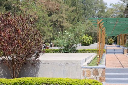 Túmulos no memorial de Kigali para as vítimas do genocídio em Ruanda
