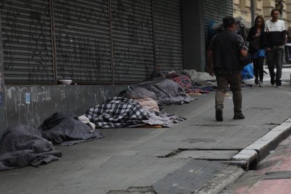 pessoa em situação de rua pobreza frio vulnerabilidade desigualdade social são paulo sp
