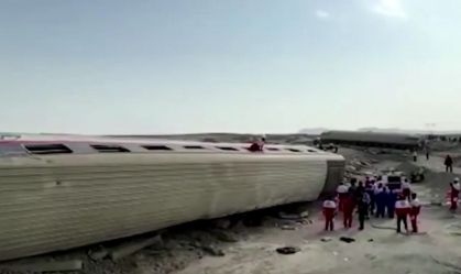 Trem descarrila no Irã e deixa pelo menos 17 mortos
