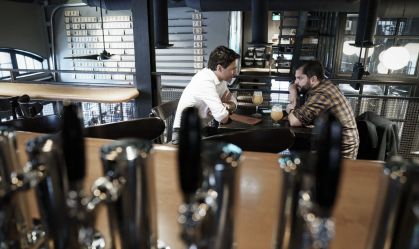 Boric e Trudeau são vistos em bar tradicional de cerveja em Ottawa