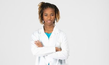 Adolescente de 13 anos entra em faculdade de Medicina um ano após se formar no ensino médio