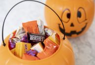Hershey diz que não será capaz de atender à demanda do Halloween este ano
