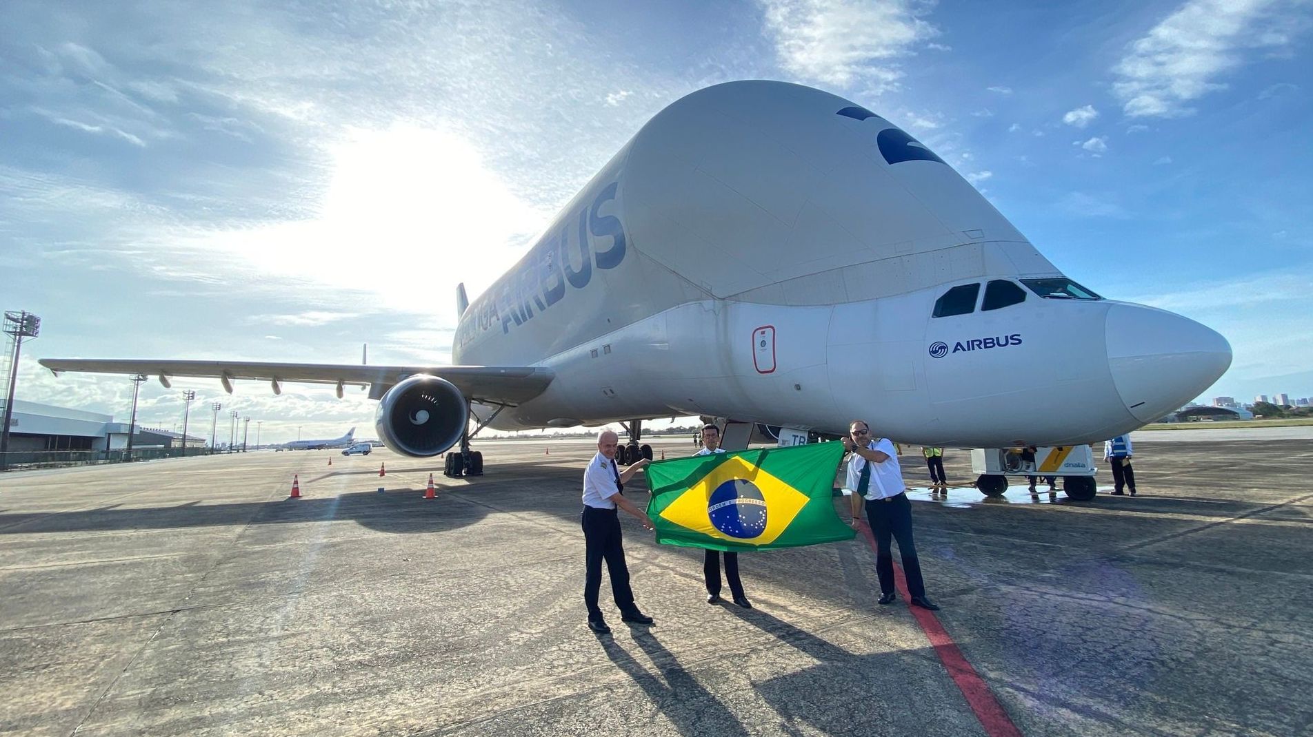 Avião BelugaST da Airbus pousa em Fortaleza