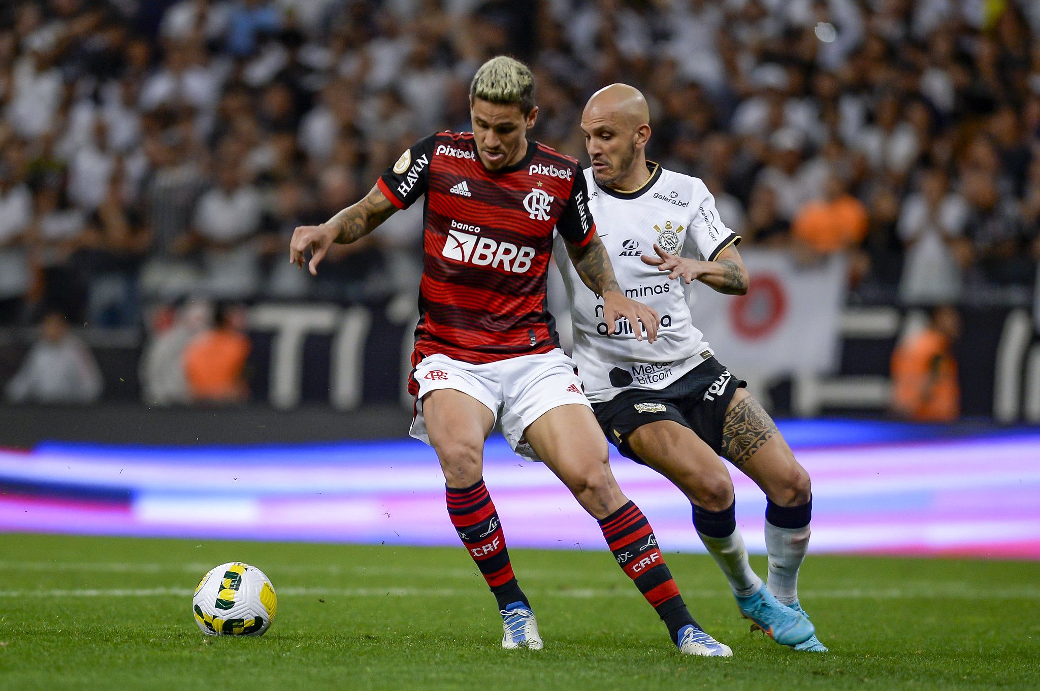 Corinthians e Flamengo se enfrentam nesta terça (2), às 21h30, pela Libertadores
