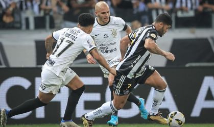 Corinthians vence de virada e deixa Atlético-MG a 7 pontos do líder Palmeiras