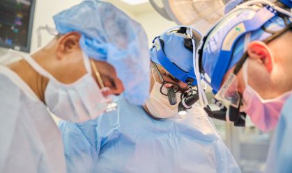 Pesquisadores implantam corações de porco em pacientes com morte cerebral
