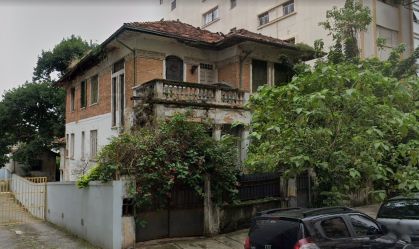 Prefeitura de SP multa "Casa Abandonada" de podcast por falta de limpeza