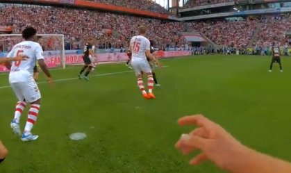 Time alemão coloca câmera em jogador durante partida; veja vídeo com gols