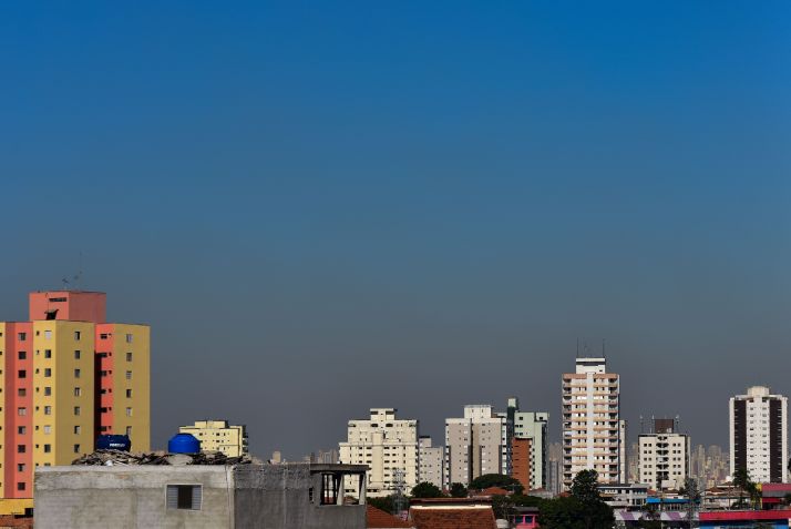 Sol, céu azul e clima seco em São Paulo. / ROBERTO CASIMIRO/FOTOARENA/FOTOARENA/ESTADÃO CONTEÚDO