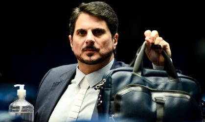 Partido de Marcos do Val repreende senador e condena uso do orçamento secreto