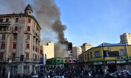 Nove edifícios são interditados após incêndio na região da 25 de Março em SP