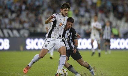 Atlético-MG reage com triunfo sobre Botafogo, vira líder e pressiona Palmeiras