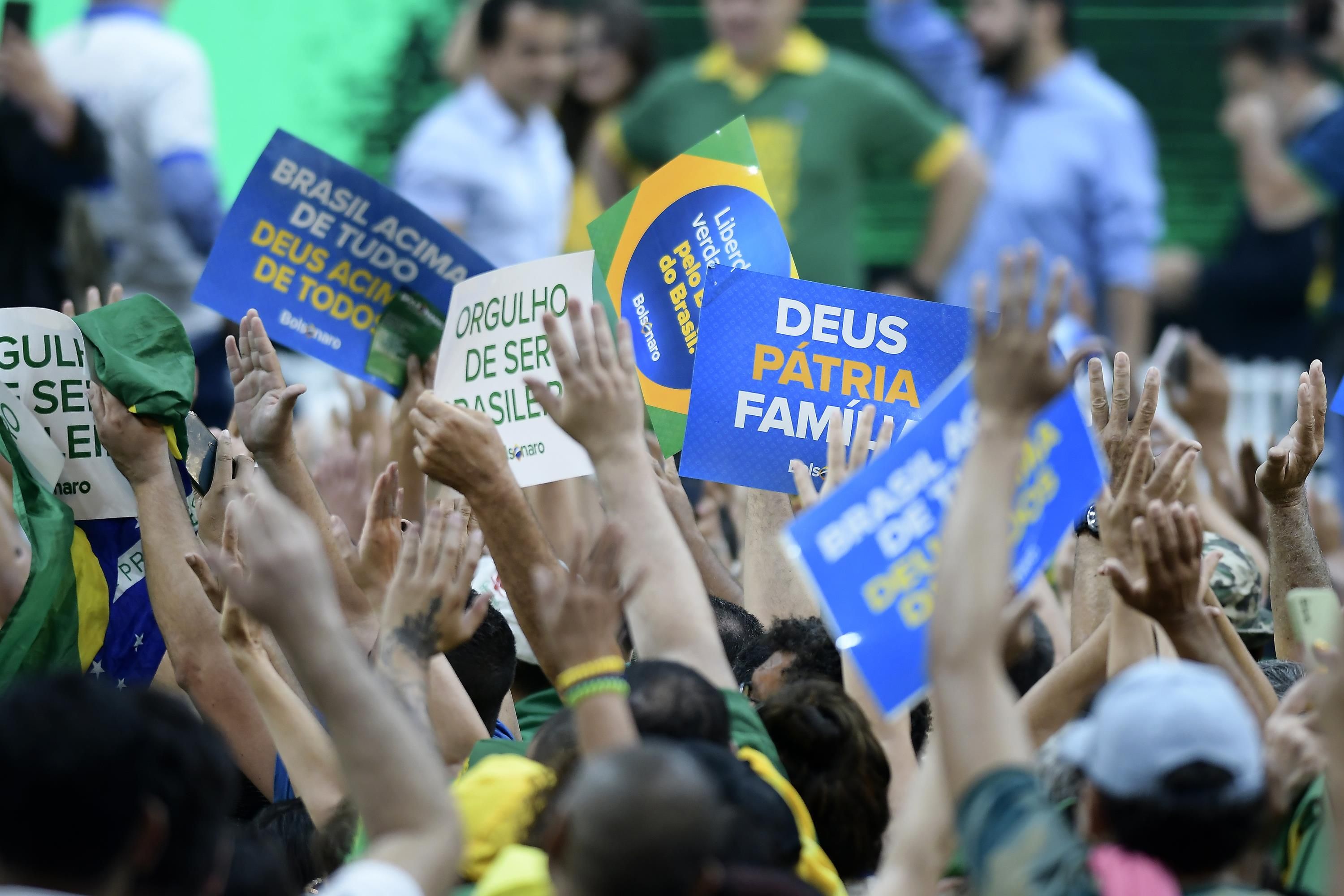 Apaioadores do candidato a presidência Jair Bolsonaro durante convensão do partido Partido Liberal, PL, realizado no estádio Maracanãnzinho, na cidade do Rio de Janeiro, RJ, neste domingo (24)