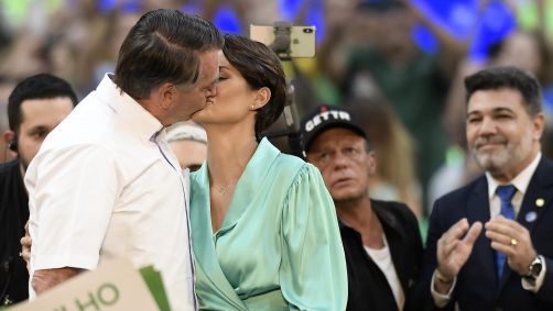 Jair Bolsonaro e a primeira-dama, Michelle Bolsonaro, durante oficialização da candidatura do presidente à reeleição neste domingo (24), no Rio