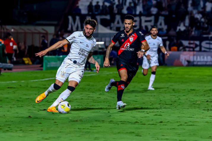 Lance durante partida entre Atlético-GO e Corinthians, válida pela Copa do Brasil / BECKER/FUTURA PRESS/FUTURA PRESS/ESTADÃO CONTEÚDO