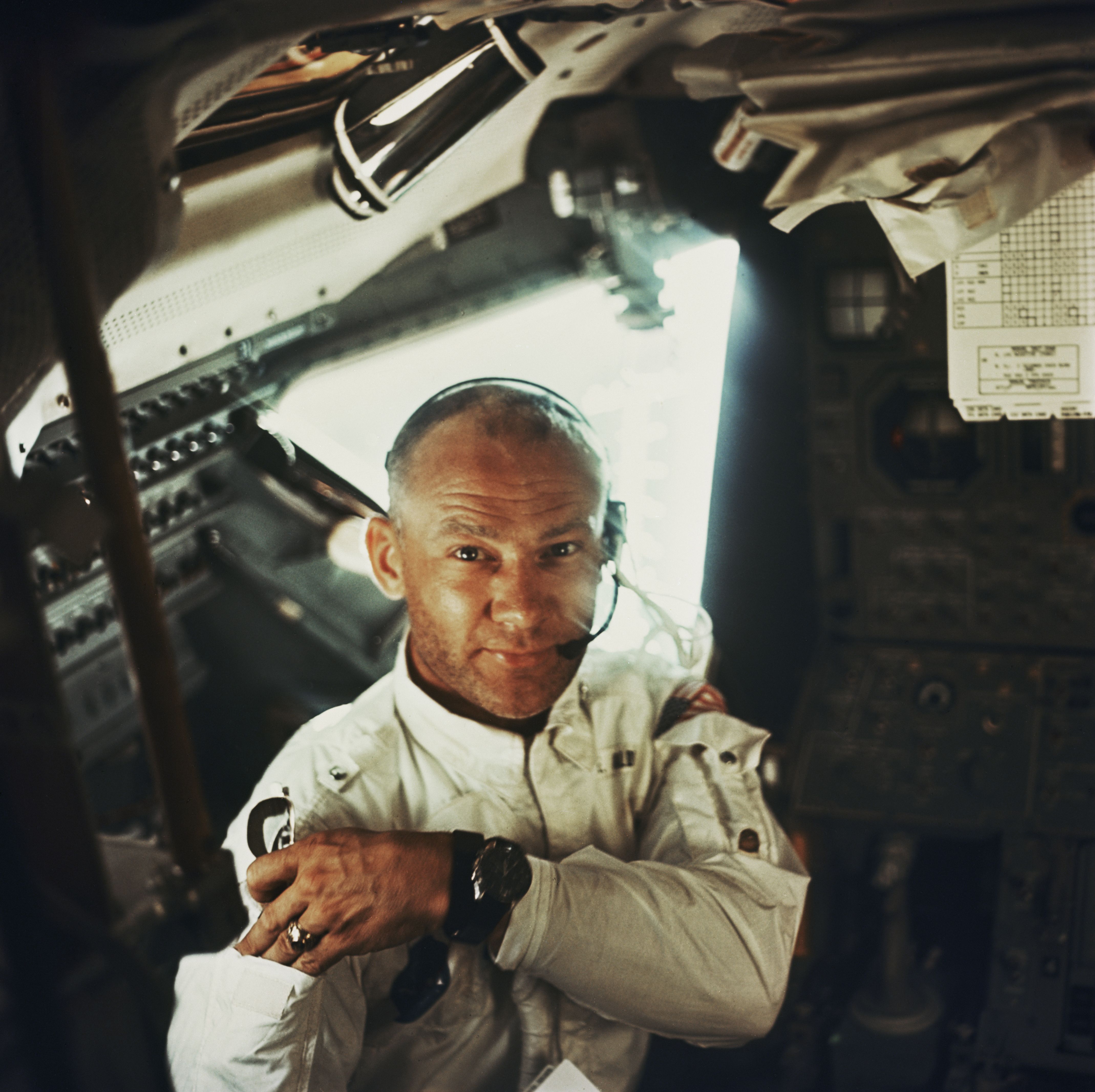 Piloto do Módulo Lunar Edwin 'Buzz' Aldrin no módulo lunar (LM) durante a missão de pouso lunar Apollo 11 da NASA, 20 de julho de 1969. A fotografia foi tirada pelo comandante Neil Armstrong.
