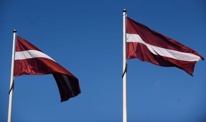 letônia bandeira