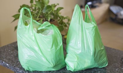 Comércio deverá substituir as sacolas plásticas pelas biodegradáveis