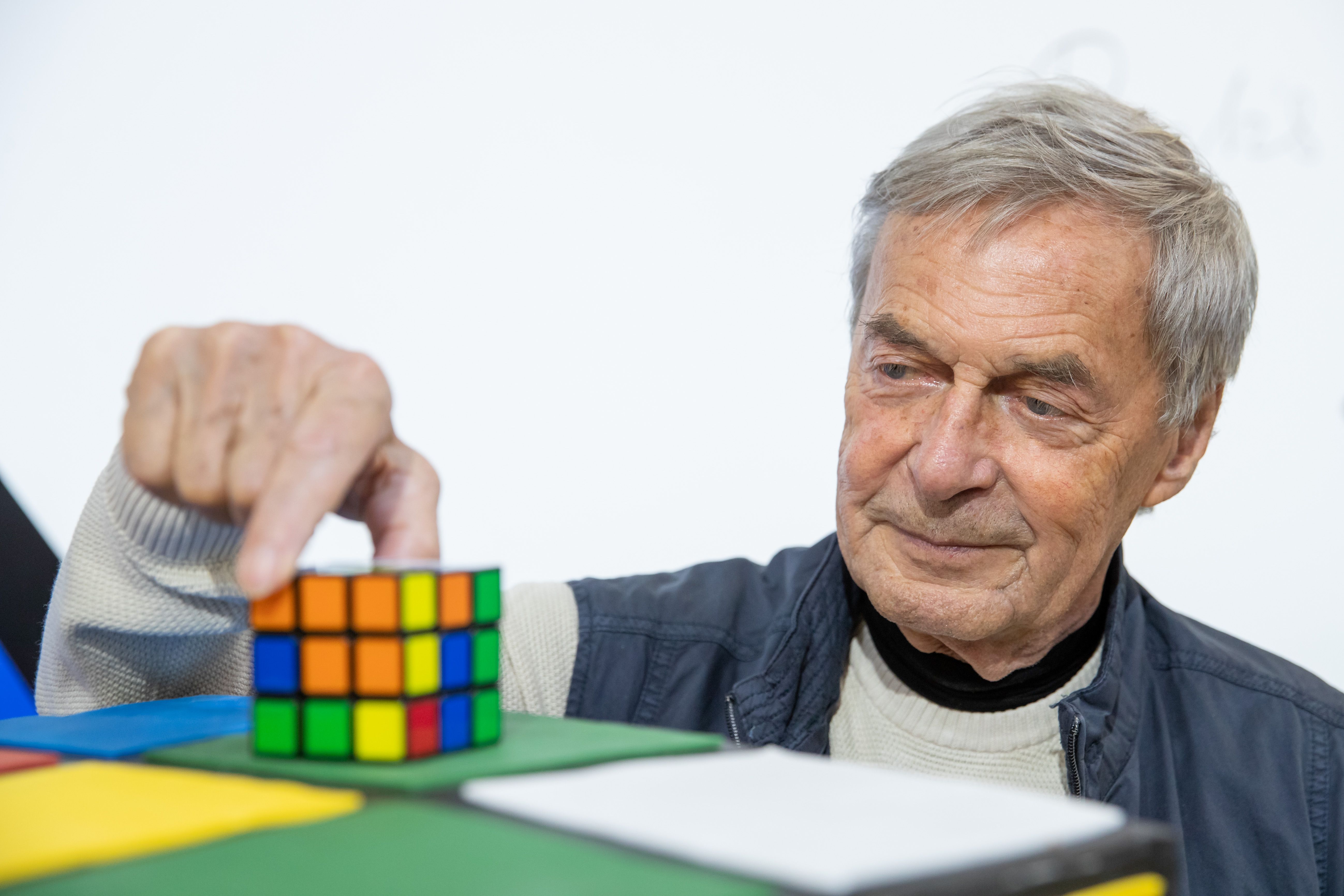 Erno Rubik, de 78 anos, criador do cubo mágico
