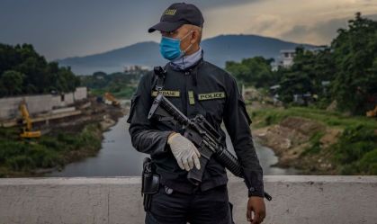 Polícia das Filipinas relata três mortes em tiroteio em formatura
