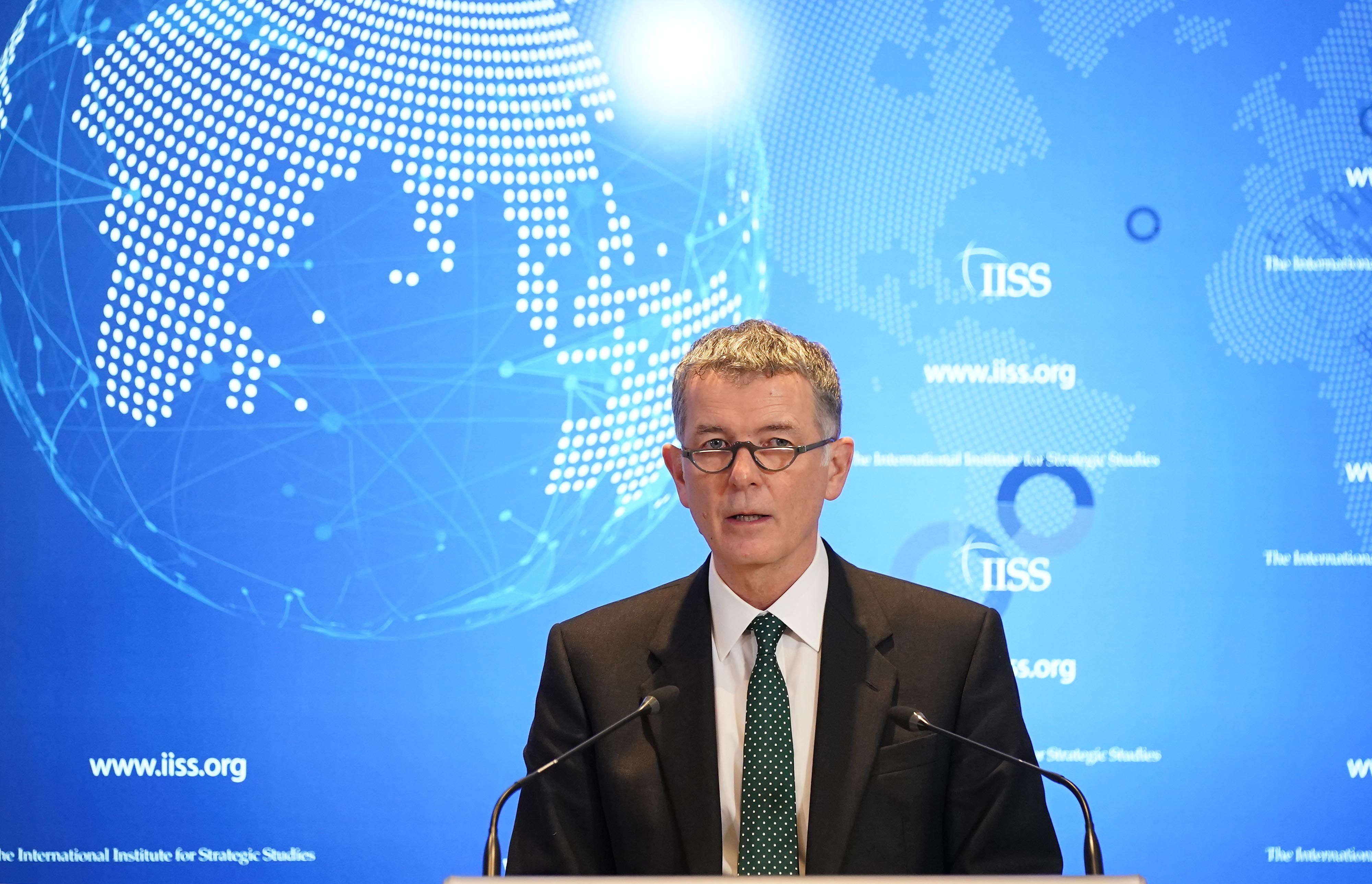 O chefe do MI6, Richard Moore, fala no Instituto Internacional de Estudos Estratégicos, em Londres