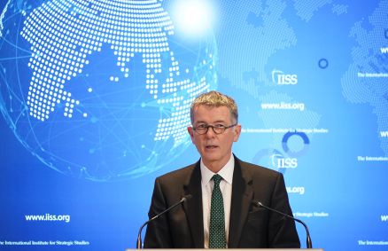 O chefe do MI6, Richard Moore, fala no Instituto Internacional de Estudos Estratégicos, em Londres